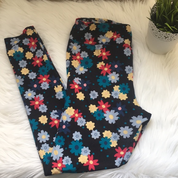 LuLaRoe Pants - LuLaroe Tall & Curvy Flower Leggings